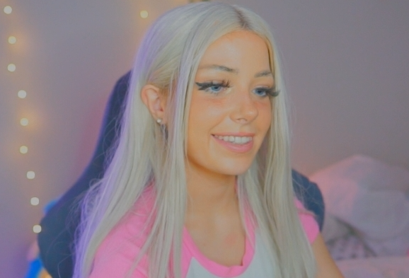 Dollblush #1 - McDonalds Smile NFT on Algorand